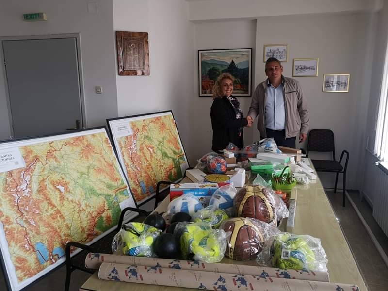 Општина Дебрца додели нагледни средства и наставни помагала за основното училиште “Дебрца”