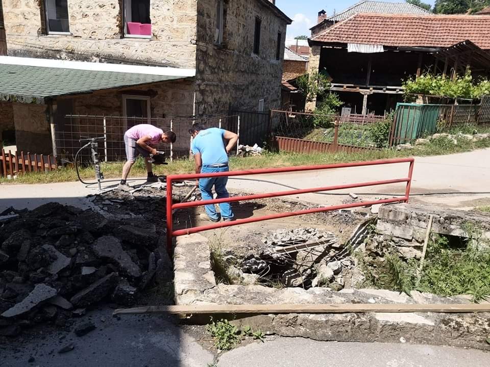 Низа проекти за изградба на бетонски пропусти на локални и полски патишта и улици во општина Дебрца