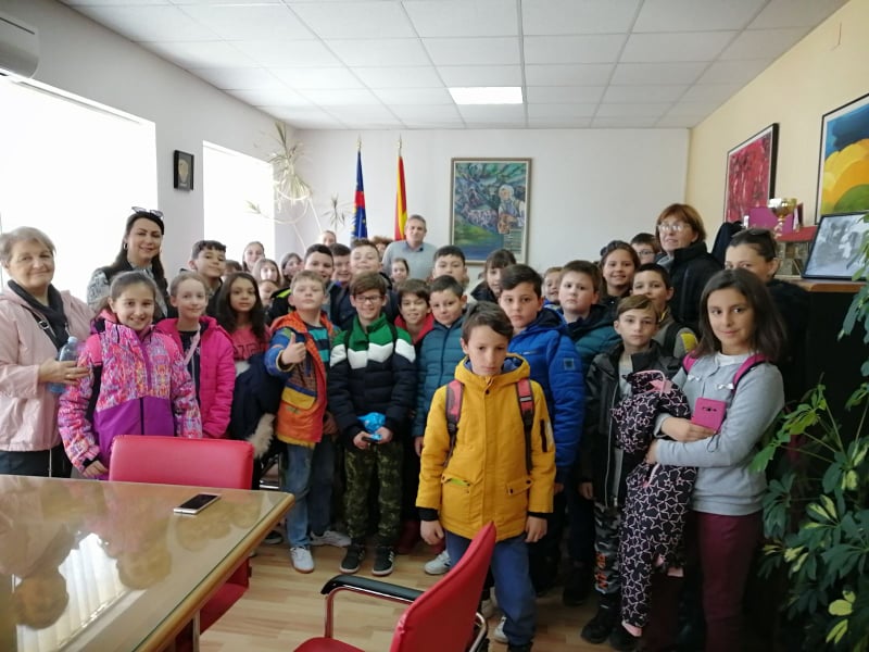 Учениците од ООУ “Св.Климент Охридски”- Охрид, во посета на општина Дебрца