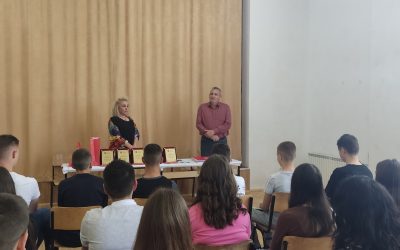 Свечено доделени свидетелствата на учениците од IX одделение за завршено основно образование во ООУ,,Дебрца”