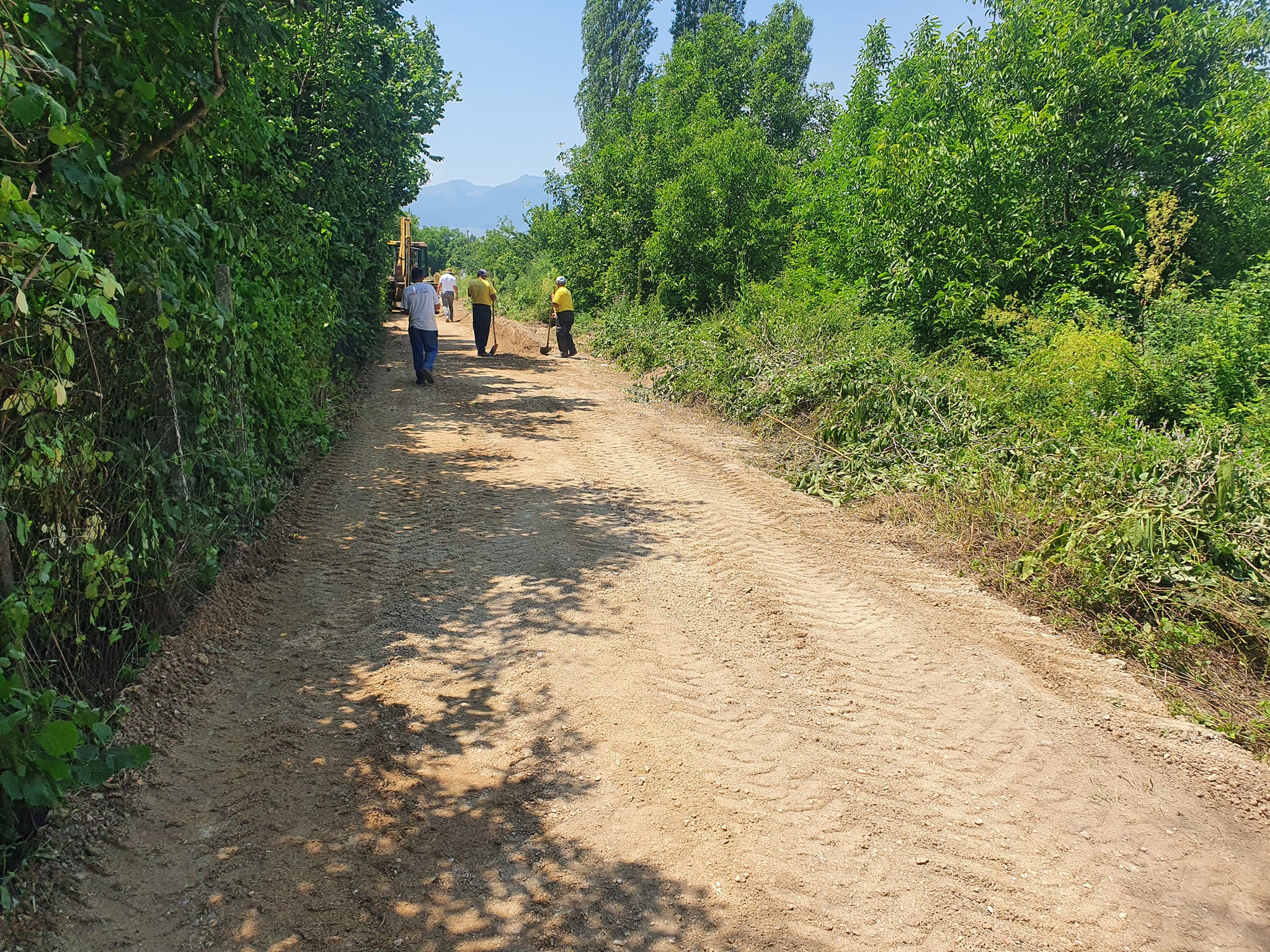 Започна   реализацијата  на Годишната програма за изградба,реконструкција,одржување и заштита на општинските патишта и улици во општина Дебрца за 2023 година
