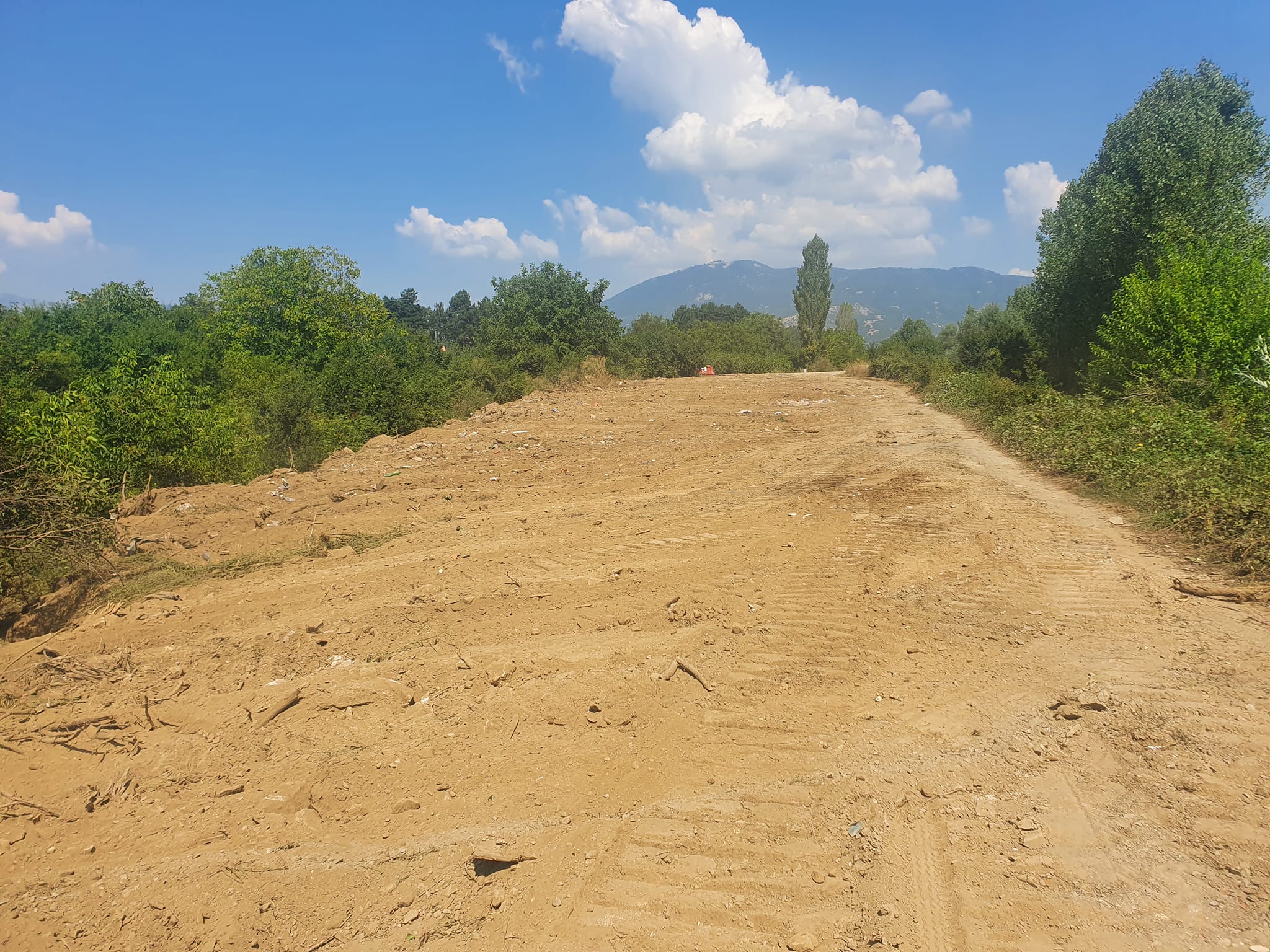 Исчистена депонијата од инертен отпад и градежен шут на влезот од село Волино