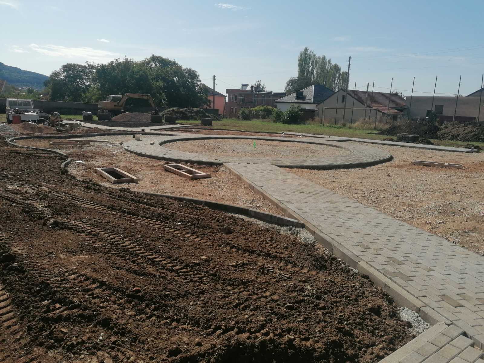 Во тек е  изградбата на Парк  во село Требеништа, со детско игралиште